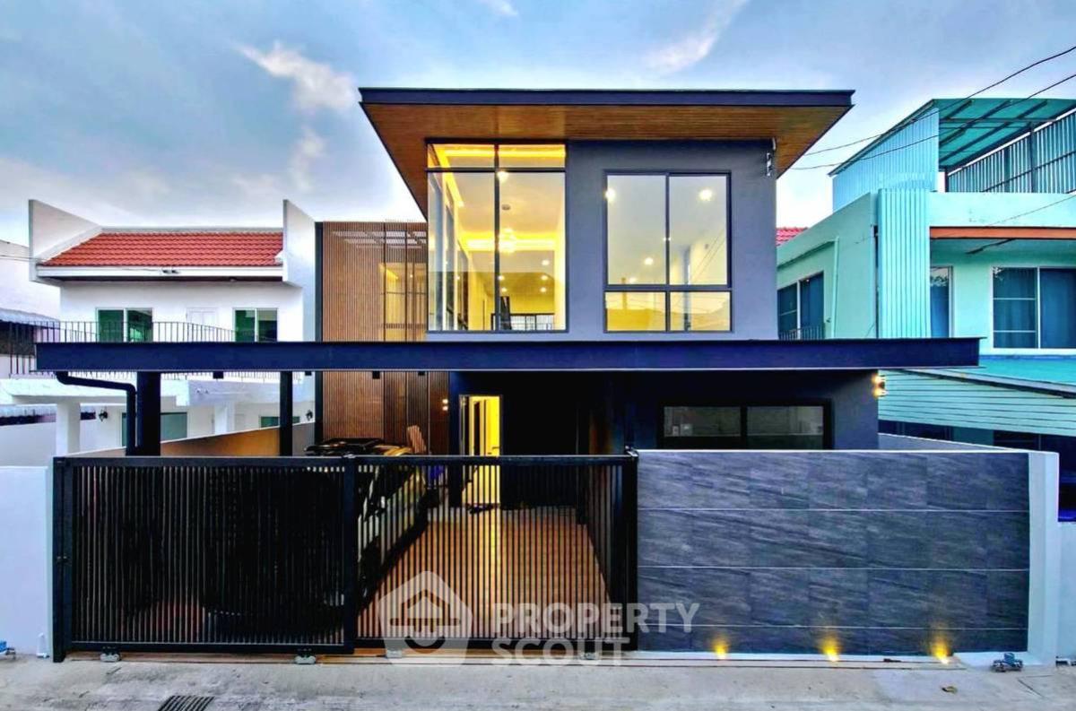 ขายบ้านอ่อนนุช อุดมสุข : บ้าน 3 ห้องนอนพร้อมสระว่ายน้ำส่วนตัว ใกล้ BTS บางจาก