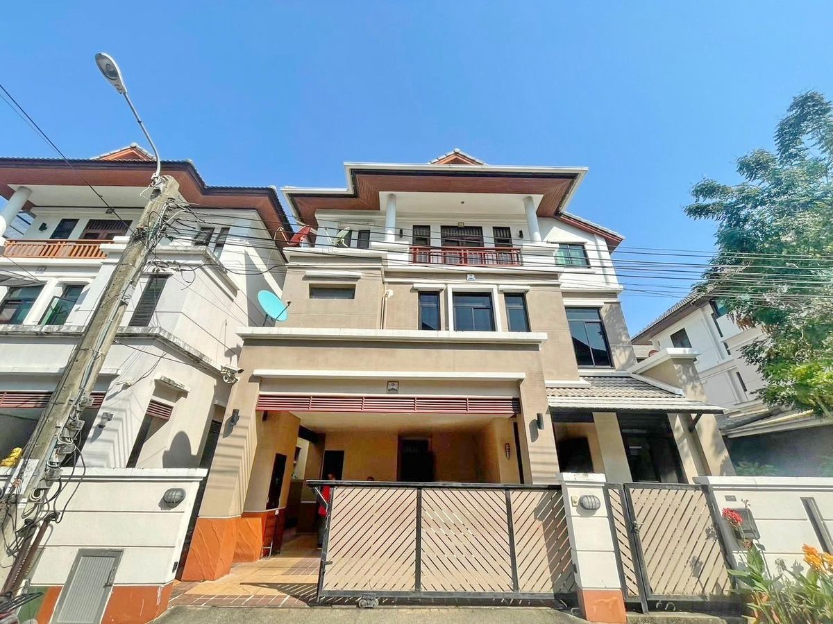 ให้เช่าบ้านรัชดา ห้วยขวาง : HK0400😊 For RENT ให้เช่าบ้านเดี่ยว 3 ชั้น,🚪4 ห้องนอน🚄ใกล้ MRT สุทธิสาร🏢สุทธิสาร🔔พื้นที่บ้าน:60ตร.วา🔔พื้นที่ใช้สอย:303ตร.ม.💲เช่า:80,000฿📞O99-5919653,O65-9423251✅LineID:@sureresidence
