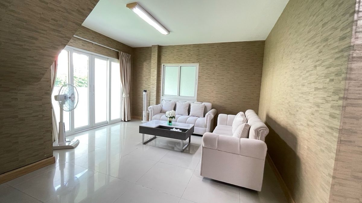 บ้านเกษตร นวมินทร์ ลาดปลาเค้า : 📢👇 บ้านหลังนี้ออกแบบตามหลักฮวงจุ้ย เหมาะทั้งสำหรับอยู่อาศัยและทำโฮมออฟฟิศเดินทางสะดวก ใกล้จุดขึ้น-ลงทางด่วนเอกมัย–รามอินทรา