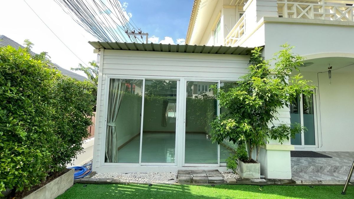 บ้านเกษตร นวมินทร์ ลาดปลาเค้า : 📢👇 บ้านหลังนี้ออกแบบตามหลักฮวงจุ้ย เหมาะทั้งสำหรับอยู่อาศัยและทำโฮมออฟฟิศเดินทางสะดวก ใกล้จุดขึ้น-ลงทางด่วนเอกมัย–รามอินทรา