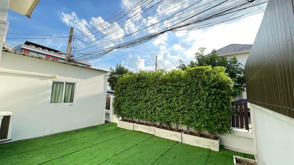 บ้านเกษตร นวมินทร์ ลาดปลาเค้า : 📢👇 บ้านหลังนี้ออกแบบตามหลักฮวงจุ้ย เหมาะทั้งสำหรับอยู่อาศัยและทำโฮมออฟฟิศเดินทางสะดวก ใกล้จุดขึ้น-ลงทางด่วนเอกมัย–รามอินทรา