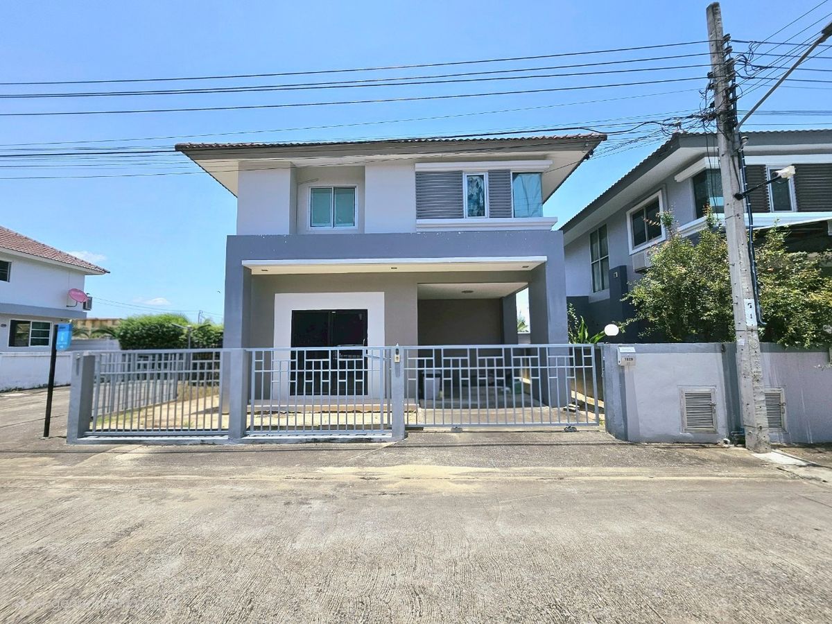 For SaleHouseRathburana, Suksawat : 🏡 House for sale in the village of Sarunthi Private, Phutthabucha 36, sold according to the condition
