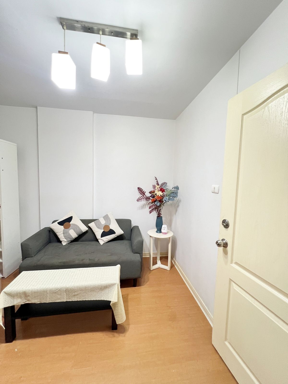 For RentCondoRattanathibet, Sanambinna : The real room is really available.
