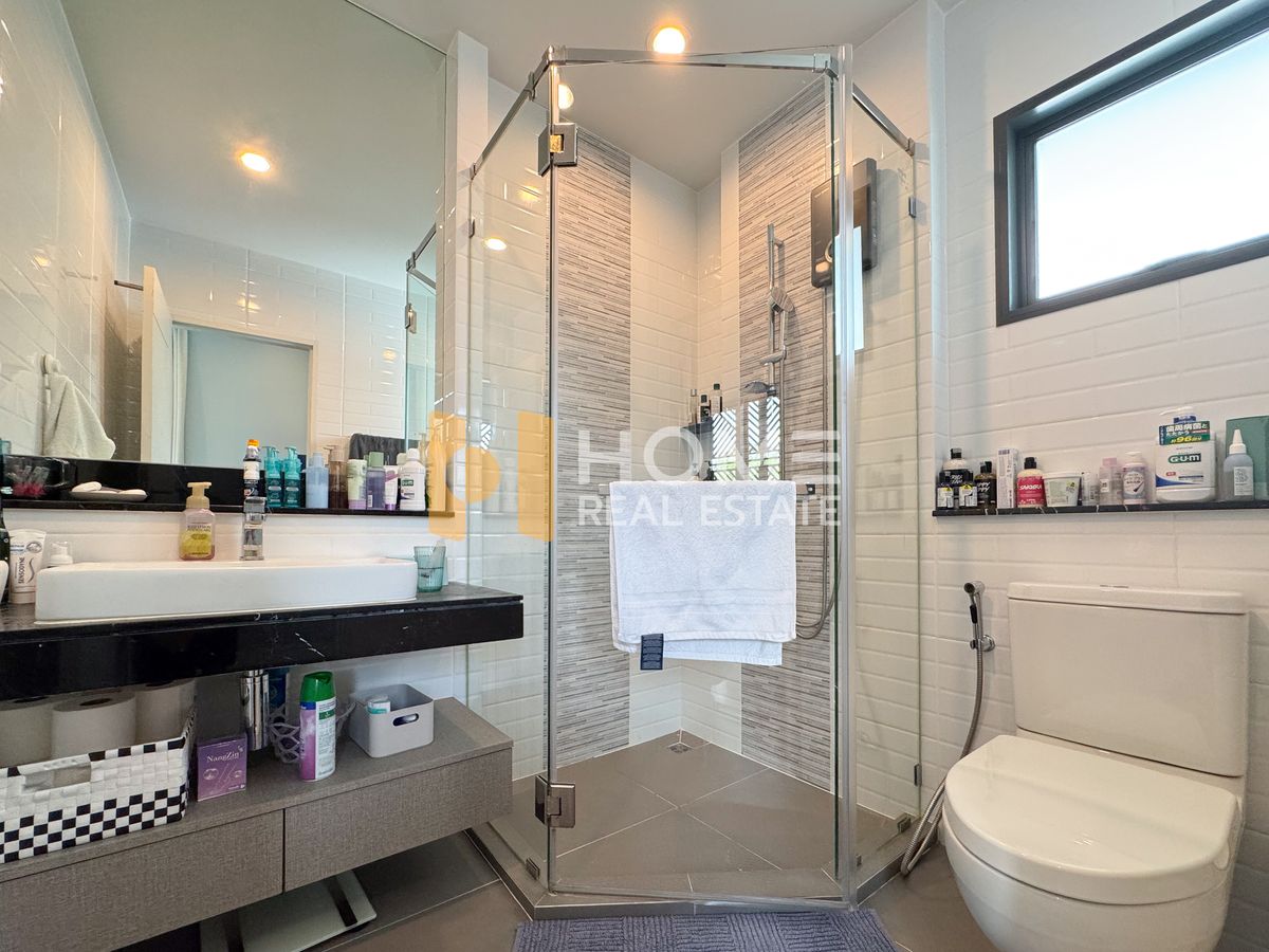 For SaleHousePattanakan, Srinakarin : Burasiri Phatthanakan / 4 Bedrooms (Sale), Burasiri Pattanakarn / 4 Bedrooms (For Sale) FON221