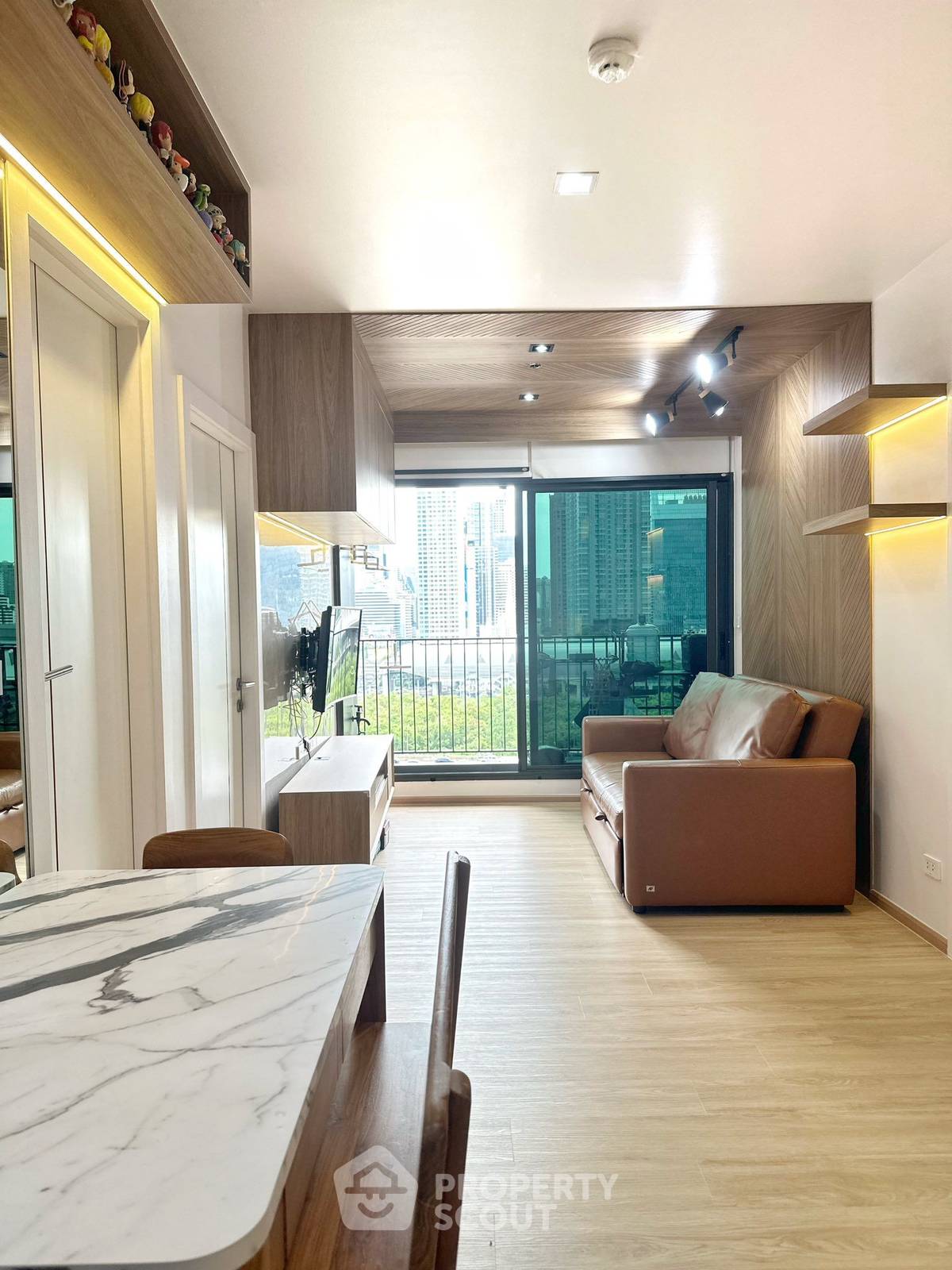For SaleCondoRama9, Petchburi, RCA : 2-BR Condo at Life Asoke - Rama 9 near MRT Phra Ram 9