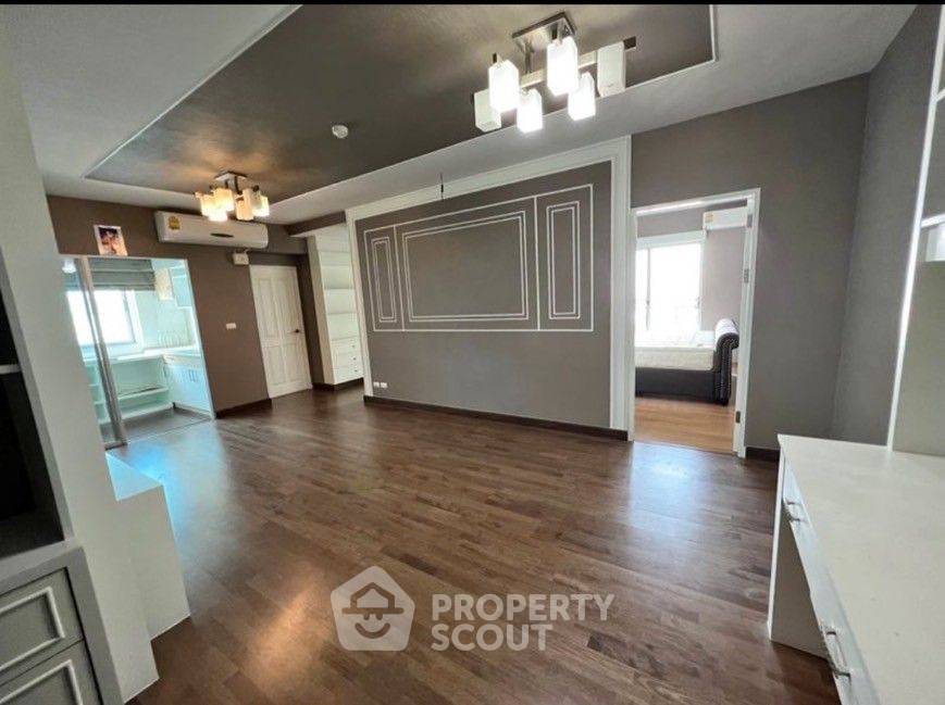 For SaleCondoRama9, Petchburi, RCA : 2-BR Condo at Supalai Park Ekamai - Thonglor near ARL Ramkhamhaeng