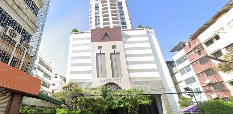 For SaleCondoWongwianyai, Charoennakor : 2-BR Condo at Masterview Executive Place Condominium near BTS Krung Thon Buri