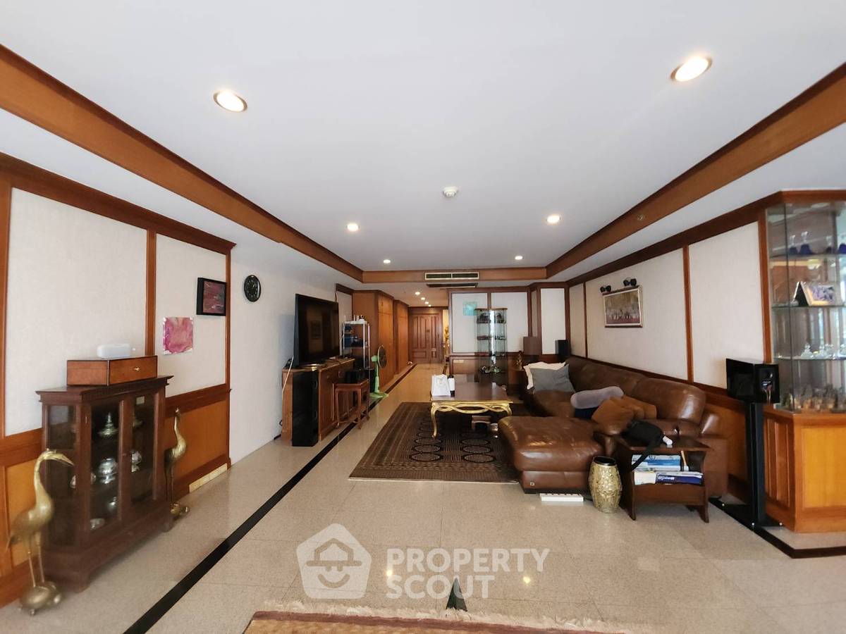 For SaleCondoSukhumvit, Asoke, Thonglor : 3-BR Condo at Las Colinas near BTS Asok