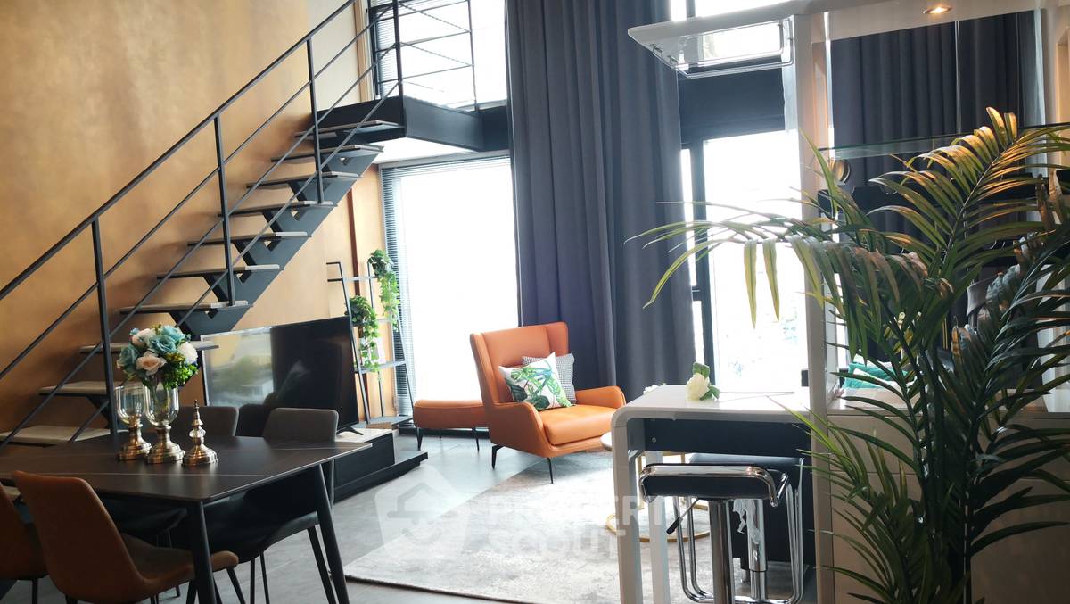 For SaleCondoSilom, Saladaeng, Bangrak : 2-BR Condo at The Lofts Silom near BTS Surasak