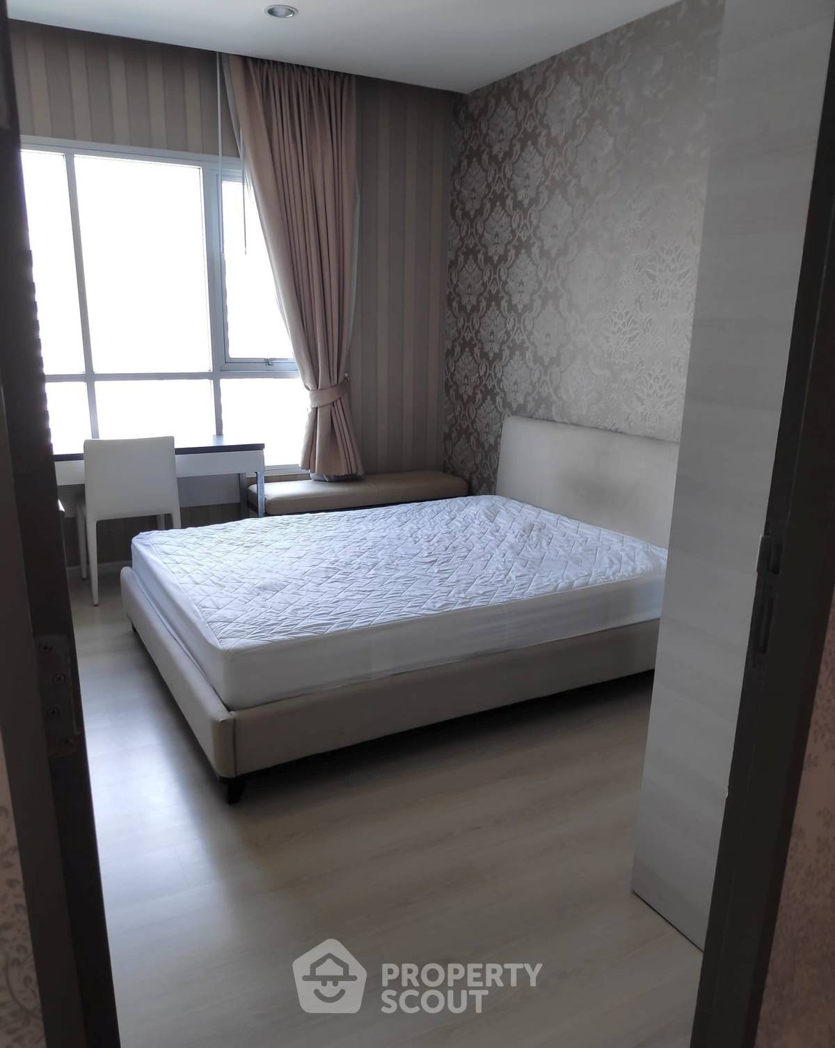 For SaleCondoRatchadapisek, Huaikwang, Suttisan : 1-BR Condo at Life Ratchadapisek near MRT Huai Khwang