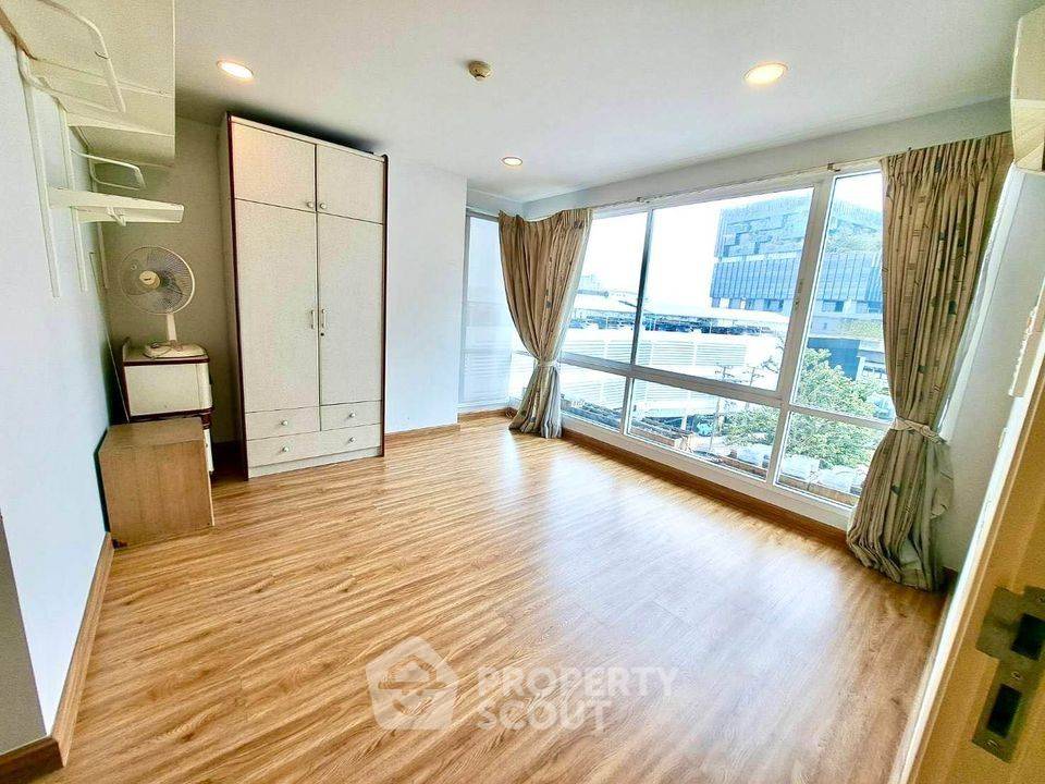 ขายคอนโด : คอนโด 2-ห้องนอน ที่ เลอ ครีก สุขุมวิท 64/2 ใกล้ BTS ปุณณวิถี