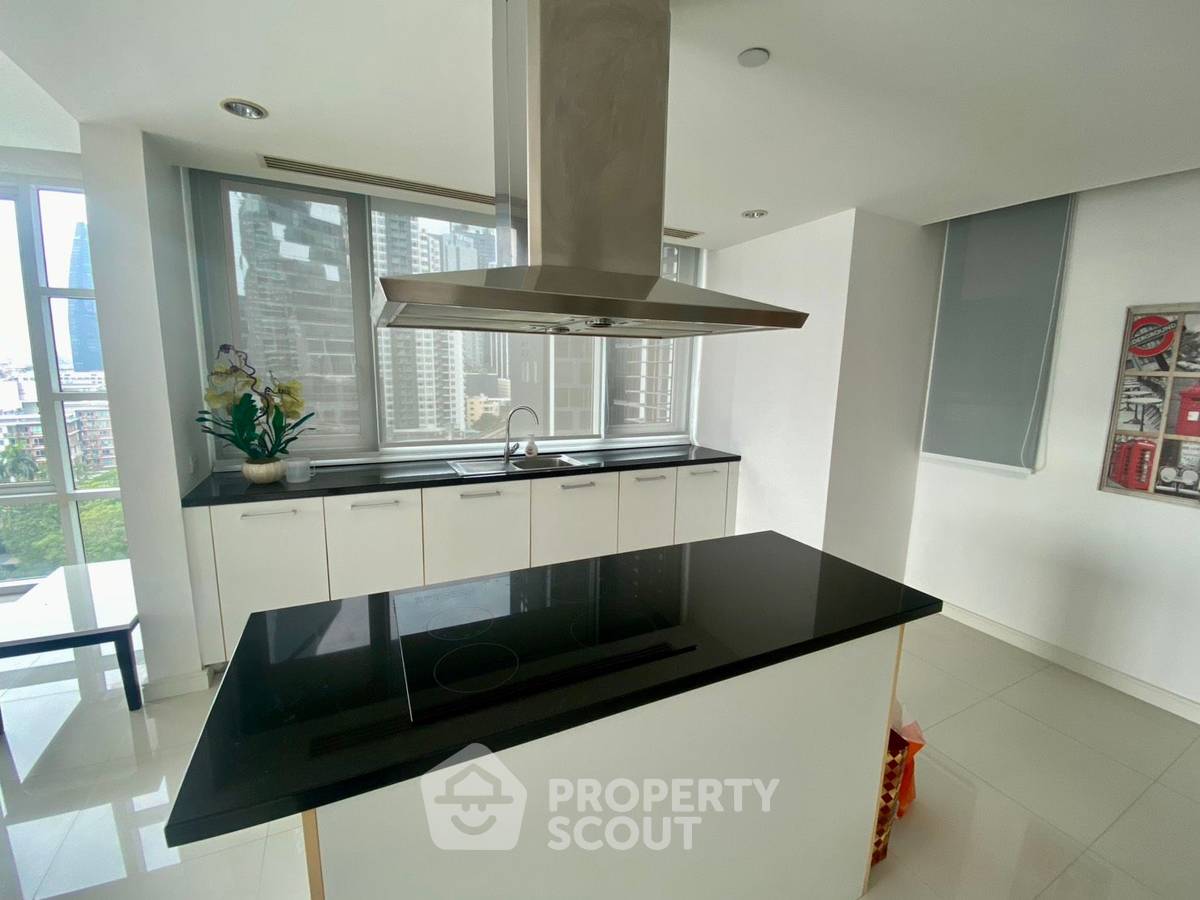 For SaleCondoSukhumvit, Asoke, Thonglor : 3-BR Condo at Fullerton Sukhumvit near BTS Ekkamai