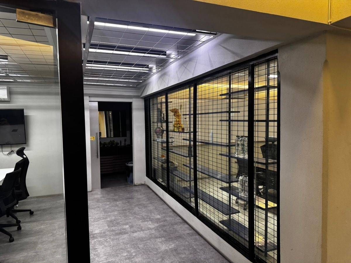 For RentOfficeRama9, Petchburi, RCA : Stand Alone Office for Sell & RENT & AMP; Ready to Move in selling / renting a 5-storey office building, approximately 1,100 sqm. Near the Seri Market-The Nine Rama 9, beautiful interior, ready to proceed immediately, park 8-10 vehicles.