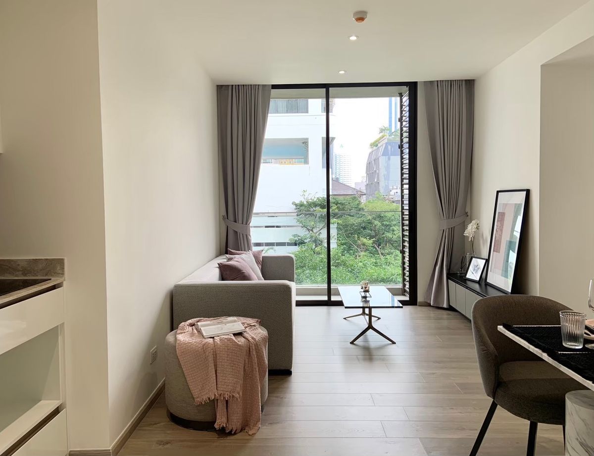 ขายคอนโดสุขุมวิท อโศก ทองหล่อ : FYNN Asoke 2 Bedrooms 2 Bathrooms 62 SQ.M. walking distance to the park