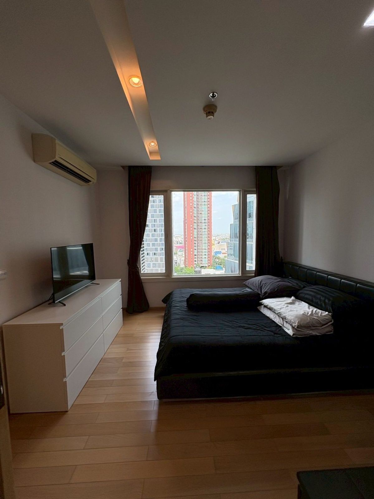 For RentCondoSukhumvit, Asoke, Thonglor : For Rent/Condo Rental - Siri at Sukhumvit (Siri At Sukhumvit) - 1 big bedroom 52 sqm. Near BTS Thonglor