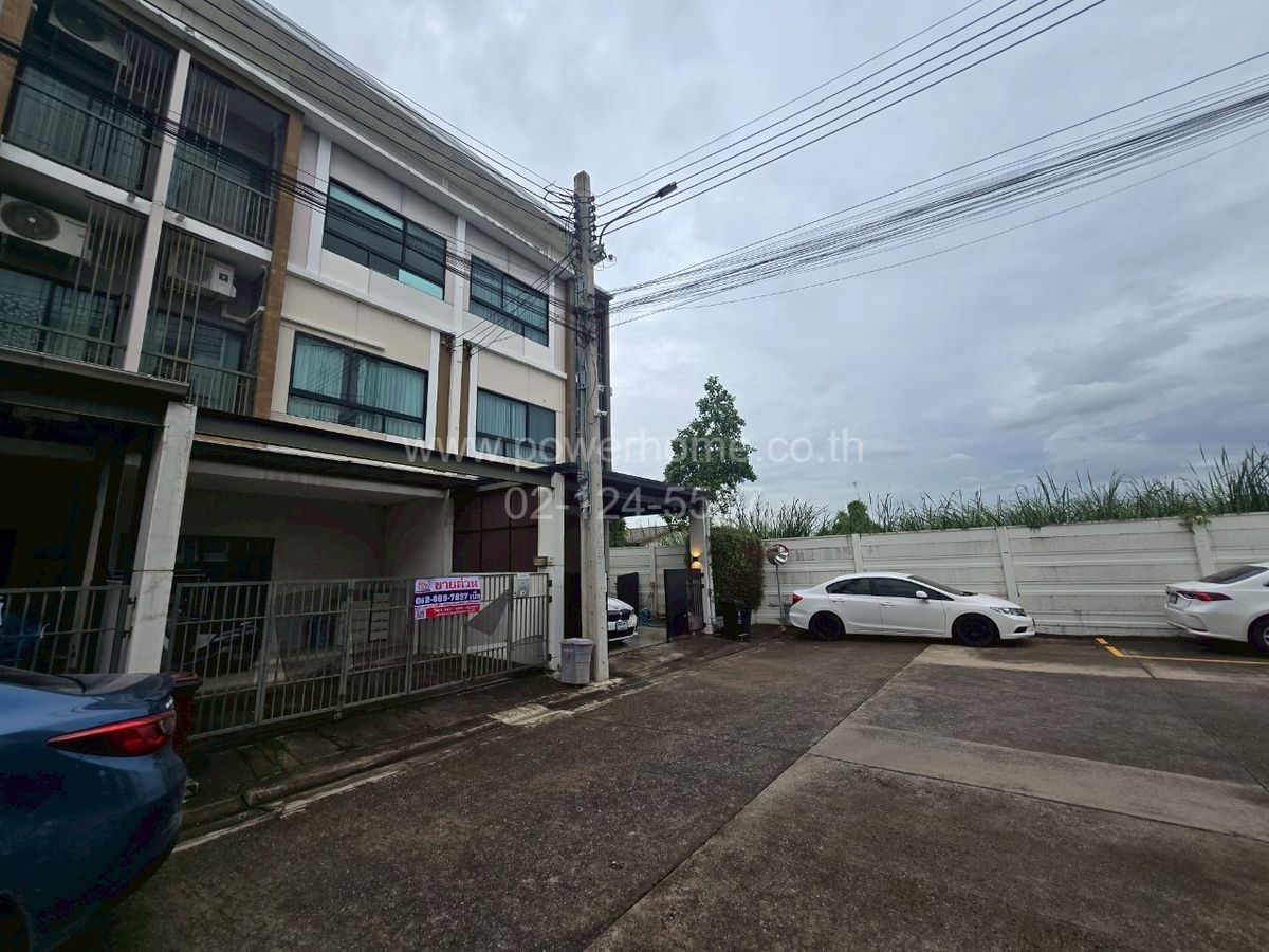 ขายทาวน์โฮมวิภาวดี ดอนเมือง หลักสี่ : ทาวน์โฮม 3 ชั้น ทำเลดี หมู่บ้านพาทิโอ วิภาวดี-สรงประภา ใกล้สนามบินดอนเมือง ถนนประชาอุทิศ แขวงสีกัน เขตดอนเมือง กรุงเทพมหานคร