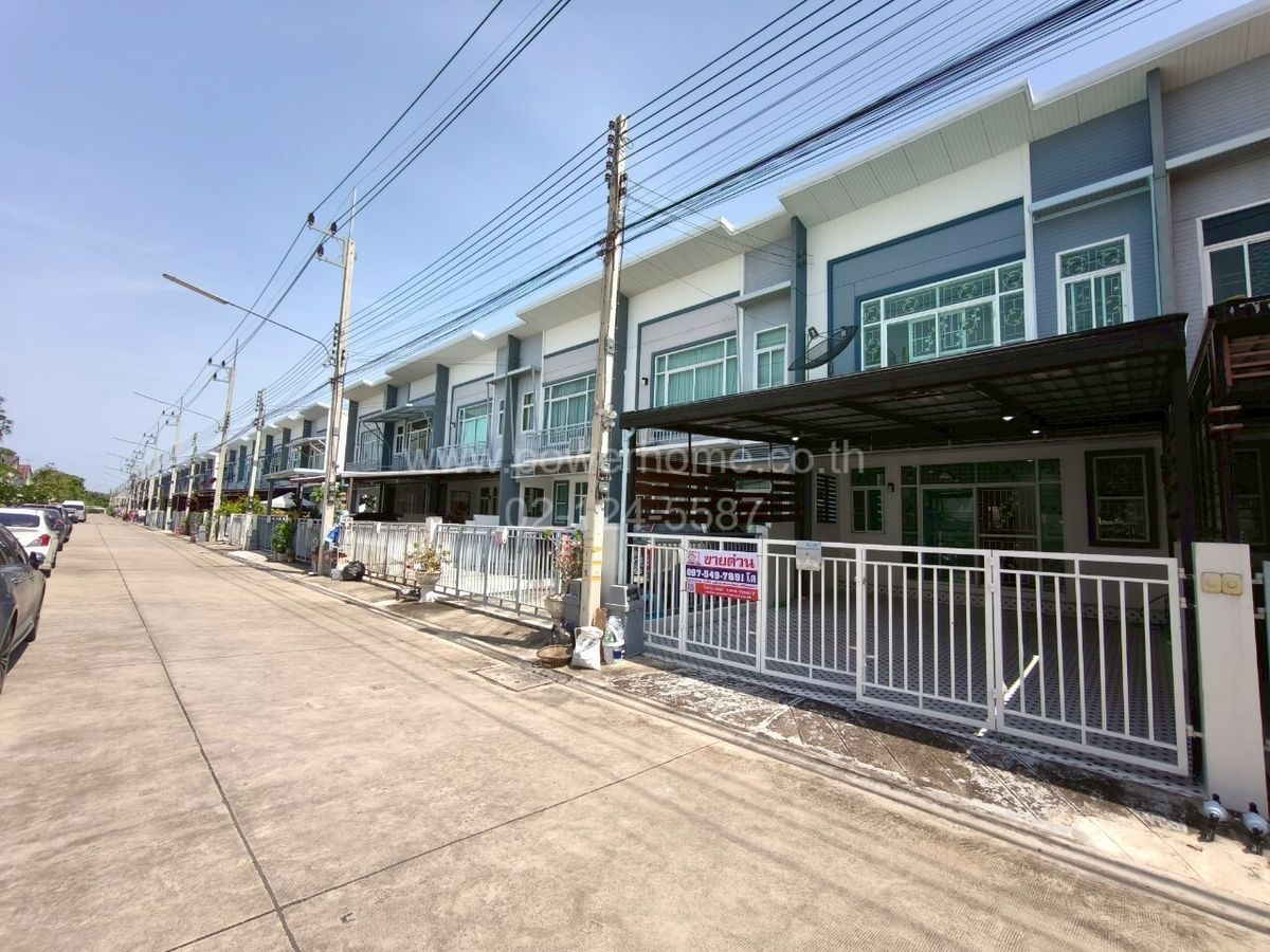 ขายทาวน์โฮมปทุมธานี รังสิต ธรรมศาสตร์ : หมู่บ้านเดอะคิวบ์ ทาวน์ ลำลูกกา ใกล้ตรงข้ามตลาดเปียร์นนท์ ถนนลำลูกกา ต.คูคต อ.ลำลูกกา จ.ปทุมธานี