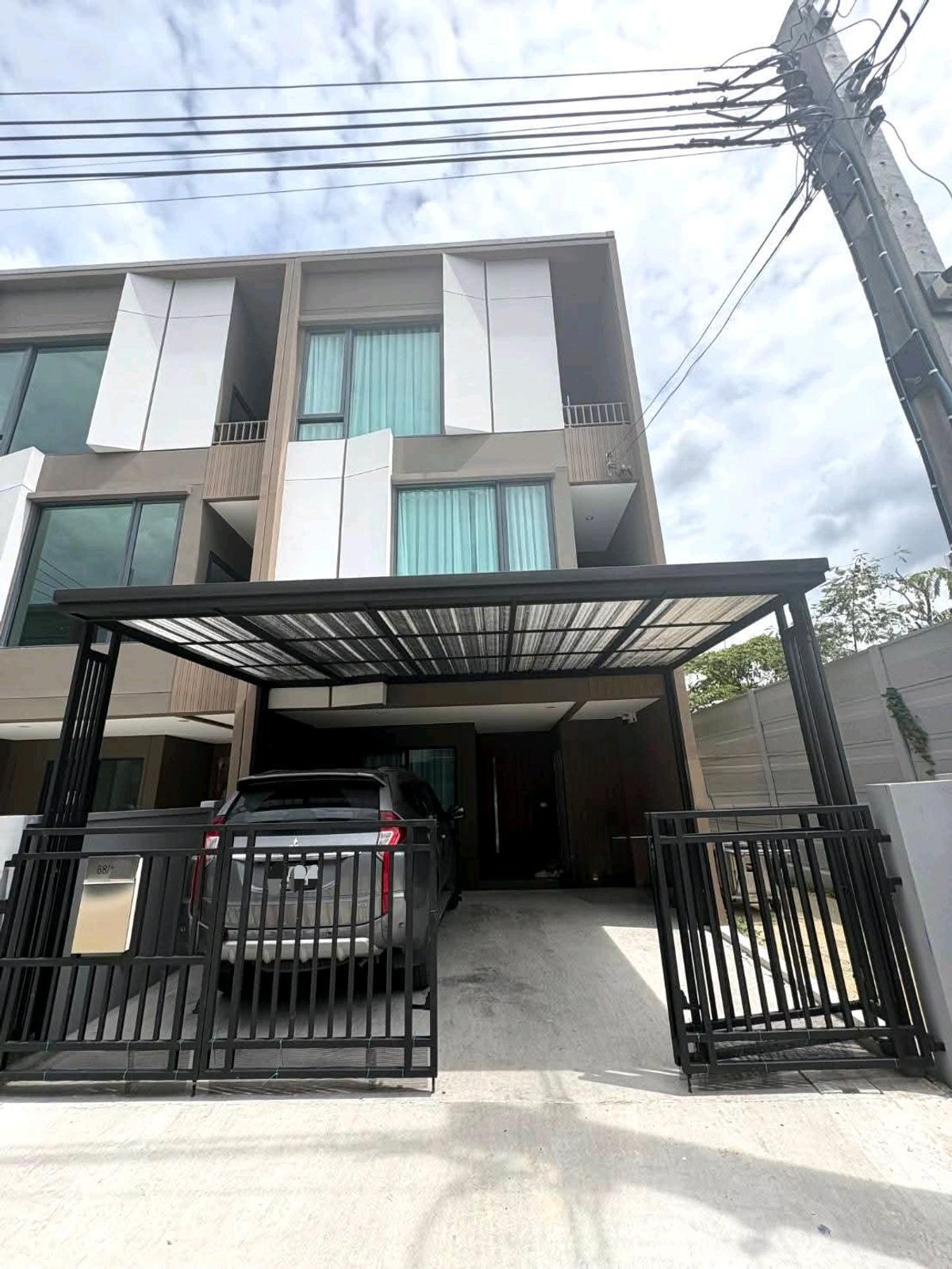 ให้เช่าวิภาวดี ดอนเมือง หลักสี่ : ให้เช่าทาวน์โฮม 3 ชั้น หลังมุม โครงการ บ้านกลางเมือง พหล-วิภาวดี