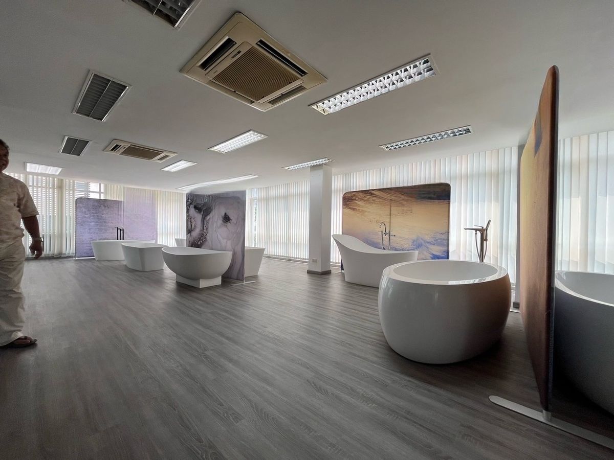 For RentOfficeKaset Nawamin,Ladplakao : Office Building for Rental Office 5, with 650 sq.m. elevator, parking 20 cars, Nuanchan, Bueng Kum District, Bangkok