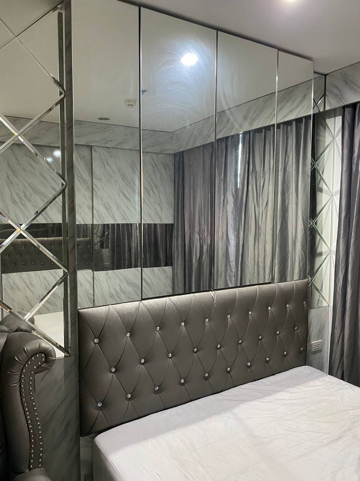 For RentCondoSiam Paragon ,Chulalongkorn,Samyan : Ideo Q Chula Samyan【𝐑𝐄𝐍𝐓】🔥Simple and understated, this room exudes a warm, minimalist feel.🔥  Contact Line ID: @hacondo