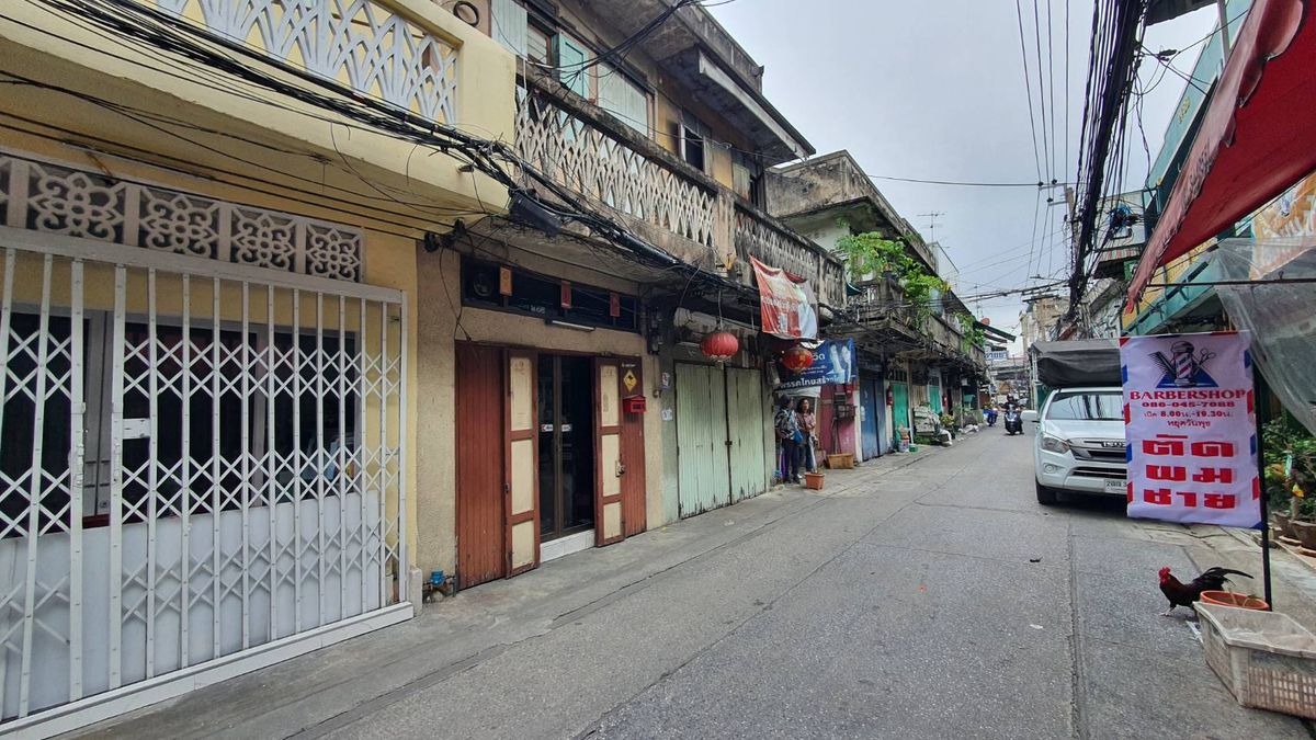 For SaleHouseSilom, Saladaeng, Bangrak : Sell 6 rooms and 2 Thai style wooden houses, Soi Wat Kaew Fah Si Phraya Bang Rak, Bangkok