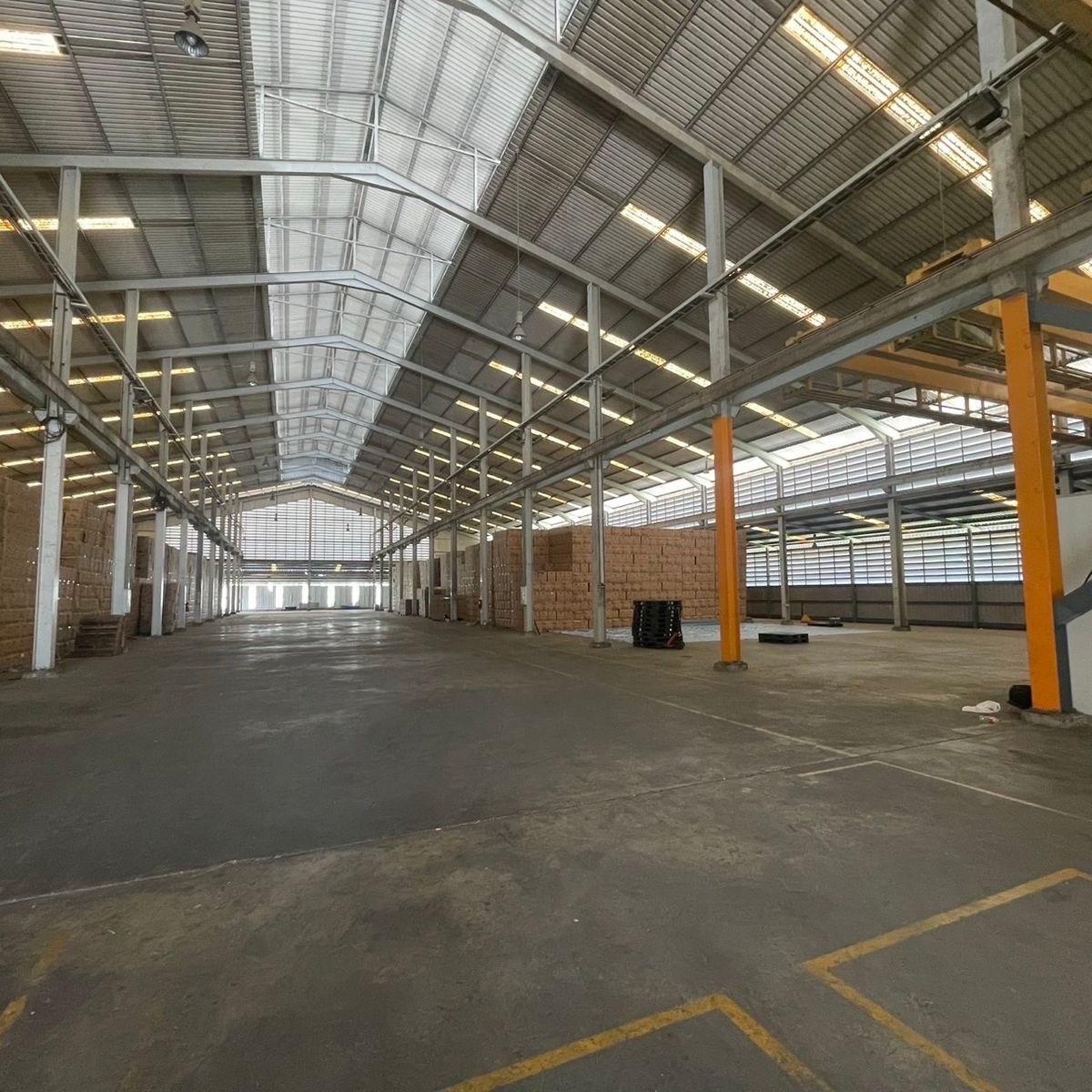 For RentFactorySamut Prakan,Samrong : Warehouse for rent with office, Theparak Road, Km. 10.5, Bang Phli, Samut Prakan, 3,700 sq m (Property Code TW8-03225)
