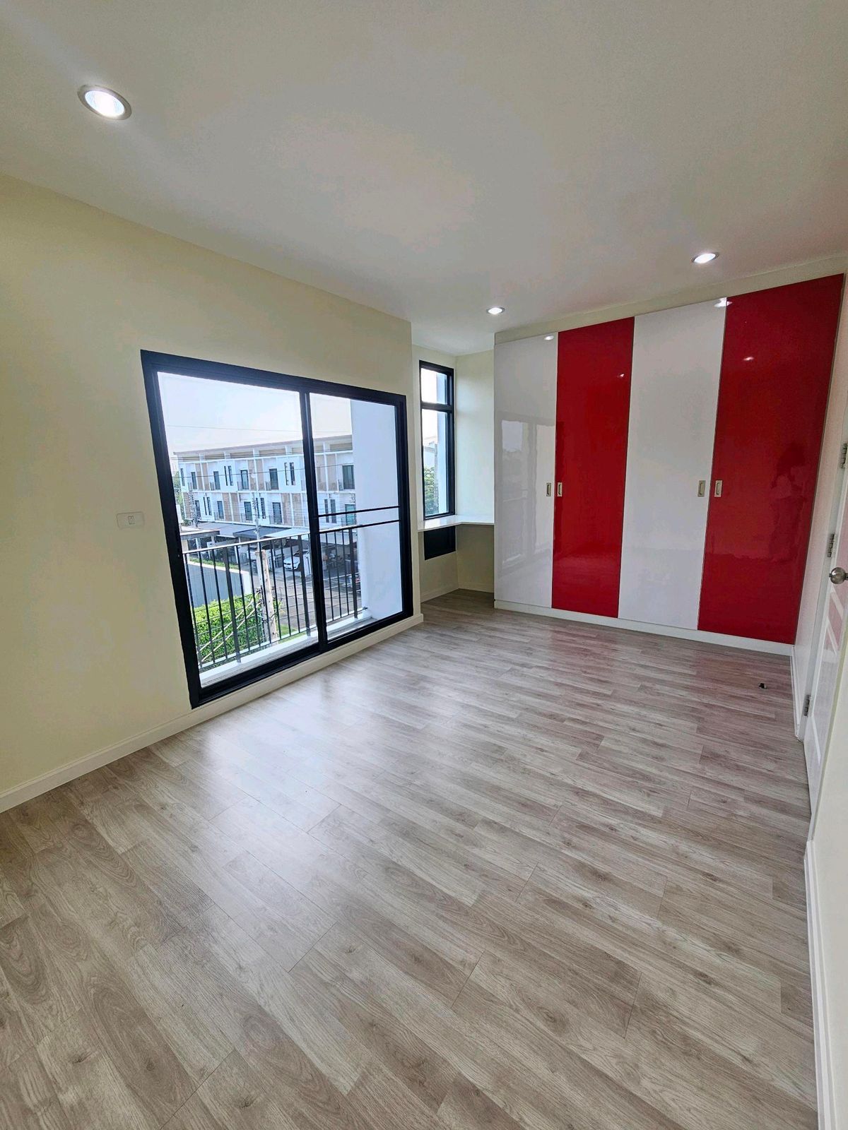 For SaleTownhomePattanakan, Srinakarin : Cheap for sale 📣 4.99 million 3-story townhome, Pasio Srinakarin University-Rama 9, beautiful golf course view ☎️ 094-429-7915 (Ple)