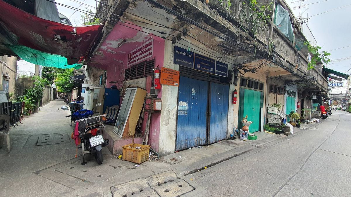 For SaleHouseSilom, Saladaeng, Bangrak : Sell 6 rooms and 2 Thai style wooden houses, Soi Wat Kaew Fah Si Phraya Bang Rak, Bangkok