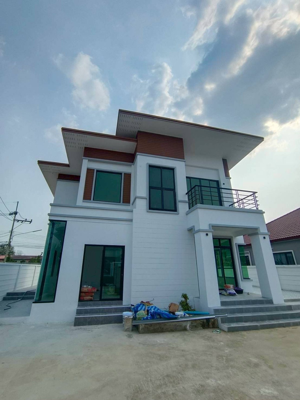 For SaleHouseNakhon Pathom : 🏠 Sell single house for a lot of land with land in front of the house.