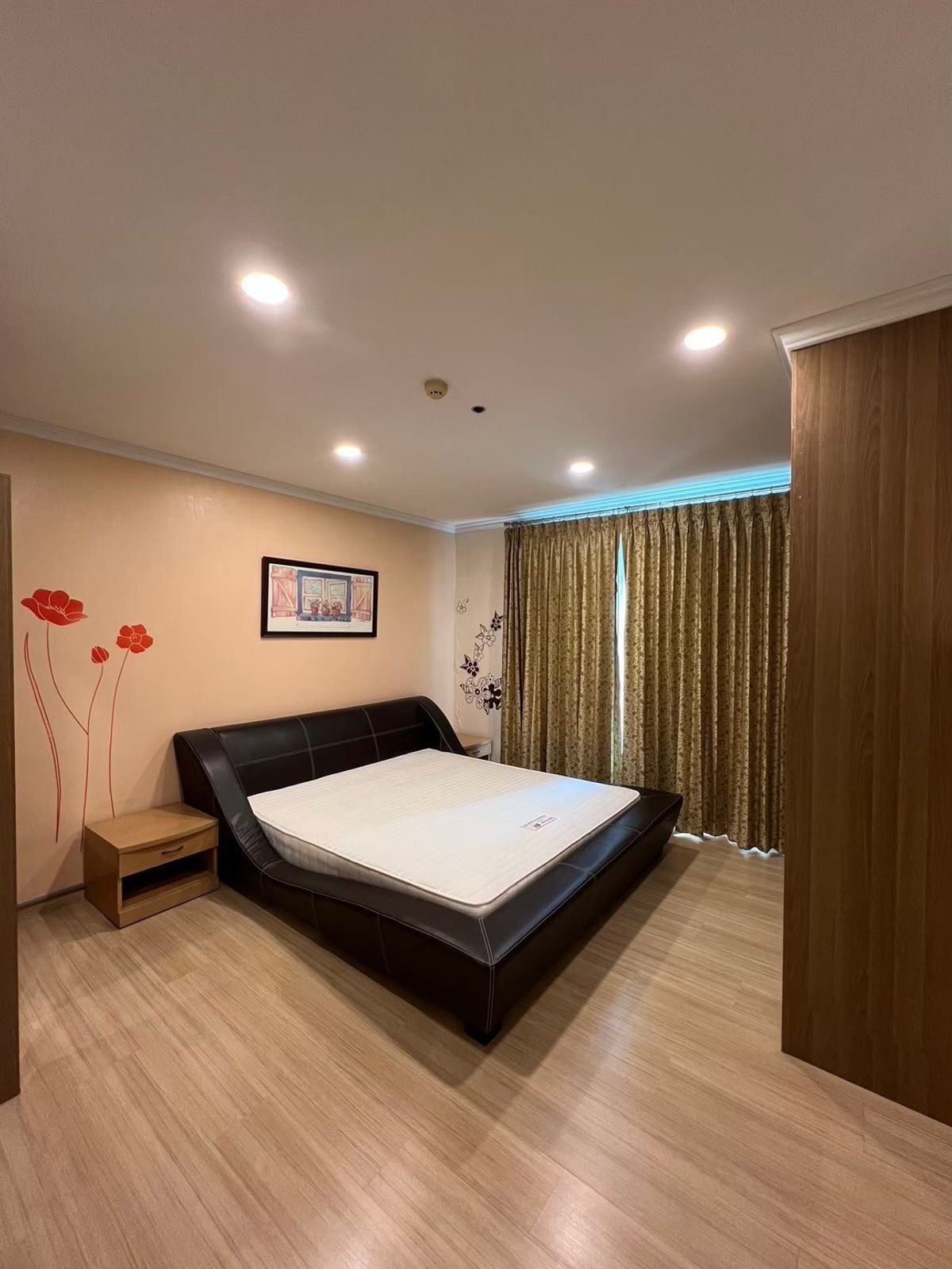 For RentCondoSathorn, Narathiwat : 💫 Full function, millions! The 2 -class bedroom is beautifully decorated. Rent is worth it. 💸 @ Life @ Sathorn 10 near BTS