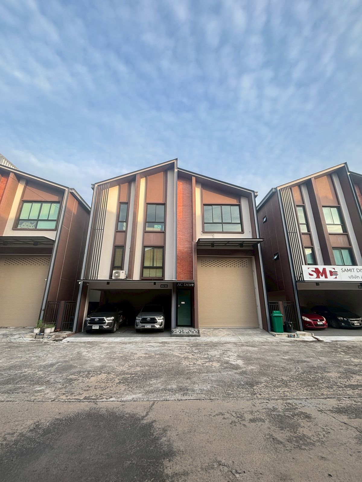 For SaleWarehousePhutthamonthon, Salaya : 🏬 Sell home office warehouse, China Town, Salaya Home Office 3️⃣ Floor + Warehouse to answer all applications Factory business owners 🧑‍💼 Owner of the SME group of merchants Offline -online