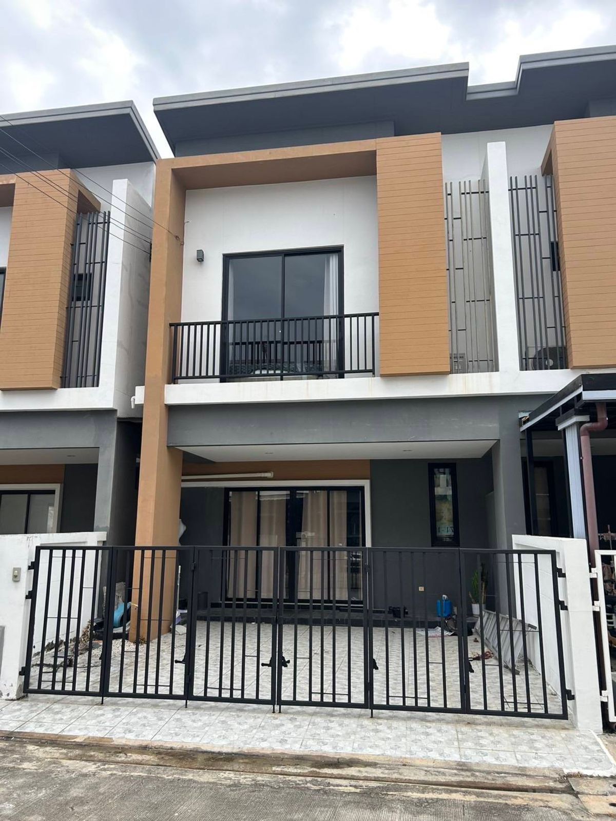 For RentTownhomeNonthaburi, Bang Yai, Bangbuathong : ECH250733 Rent a Townhome | Viridian Prompt. Beautiful house ready.
