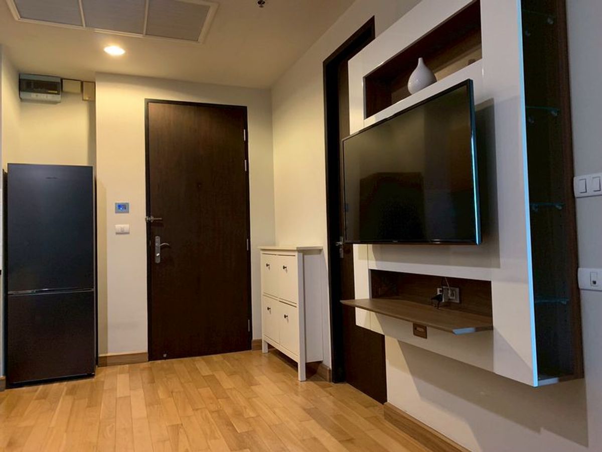 For RentCondoWitthayu, Chidlom, Langsuan, Ploenchit : For rent, Dresses, Chidlom No. 9/14 (Saket view) (free 15/8/68)