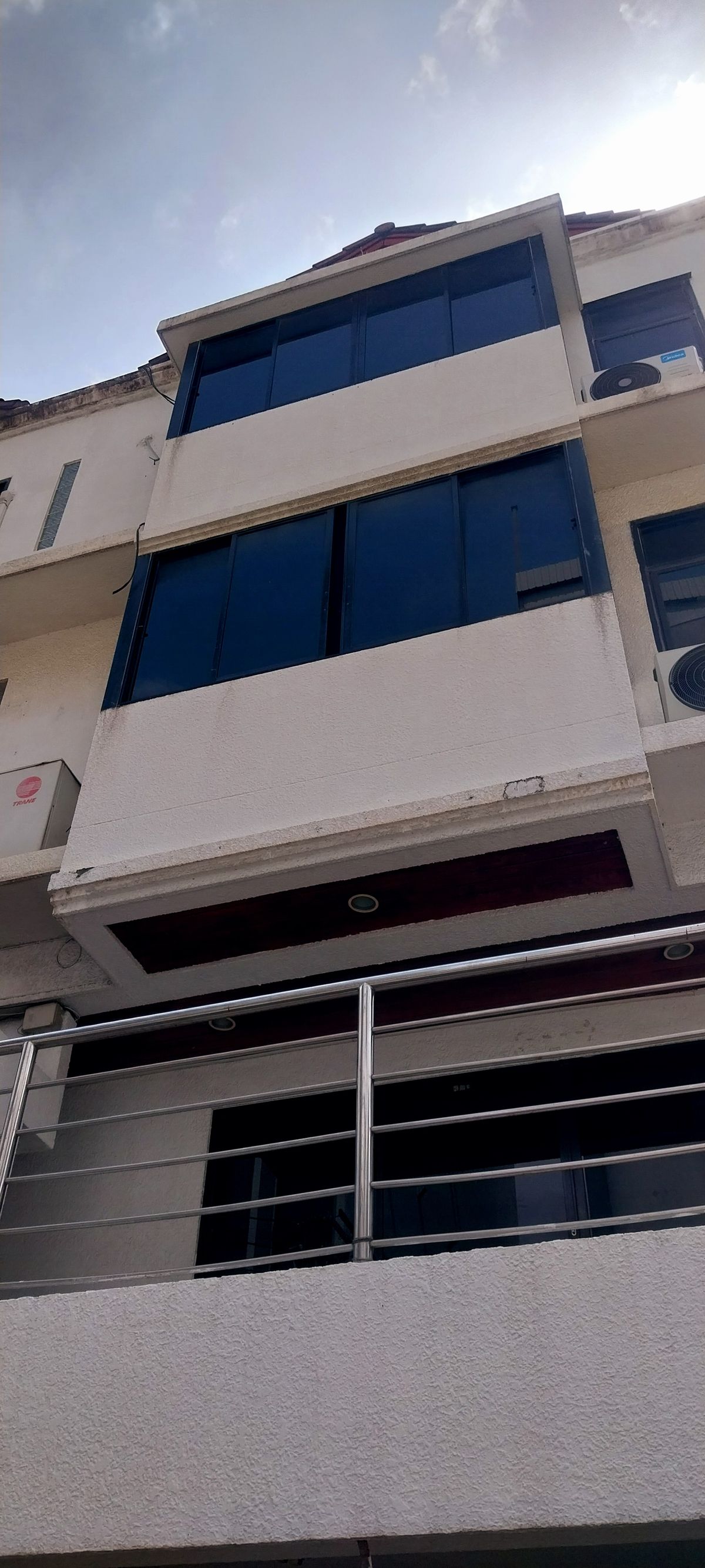 For RentHome OfficeWitthayu, Chidlom, Langsuan, Ploenchit : For RENT: 4-Storey Townhouse (440 SQ.METER) in CBD / 400 Meters from All Seasons Place, Soi Ruamrudee for RENT AS ANFICE AT THB 82,000.- (Mac22)