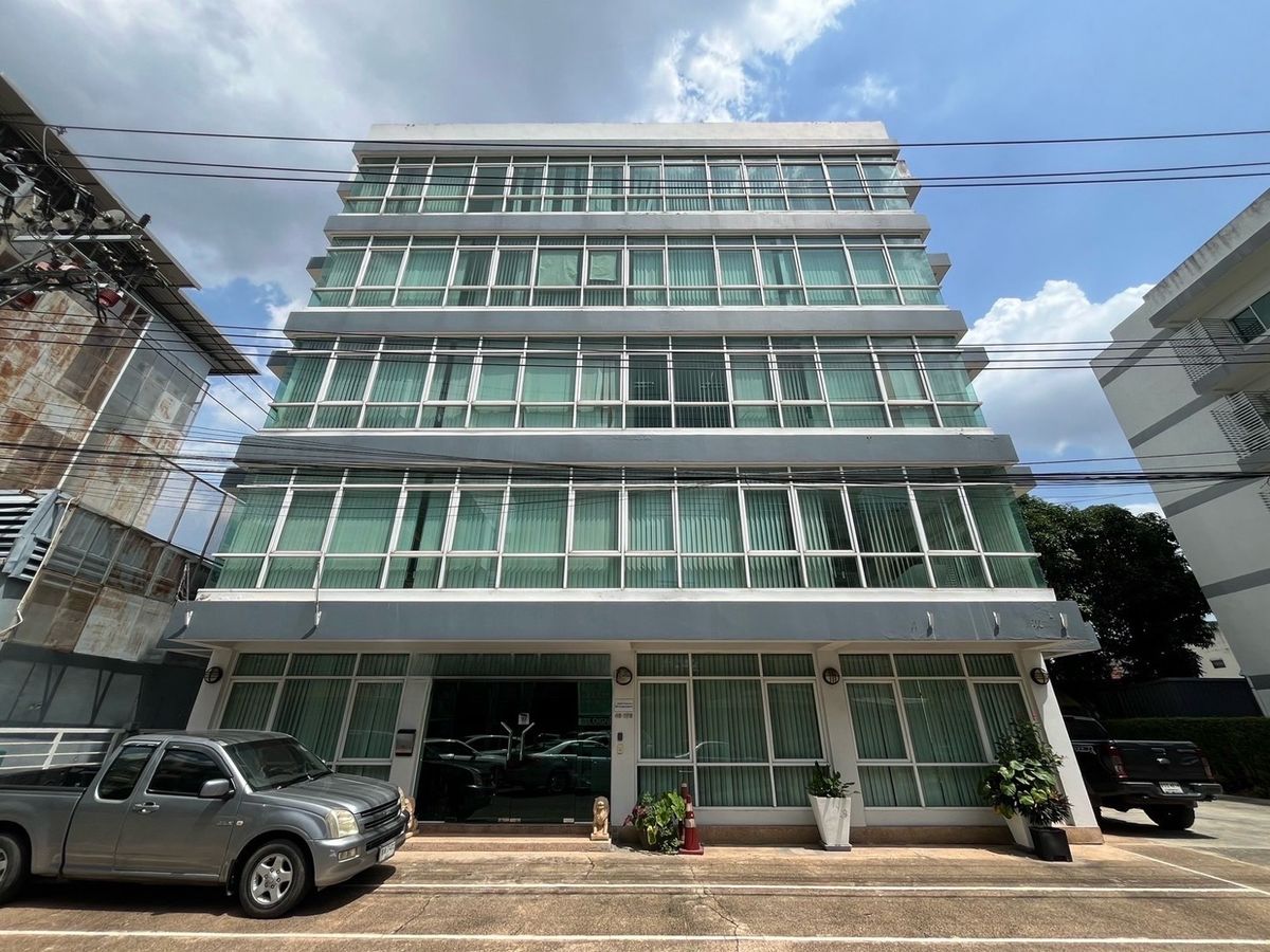 For RentOfficeKaset Nawamin,Ladplakao : Office Building for Rental Office 5, with 650 sq.m. elevator, parking 20 cars, Nuanchan, Bueng Kum District, Bangkok