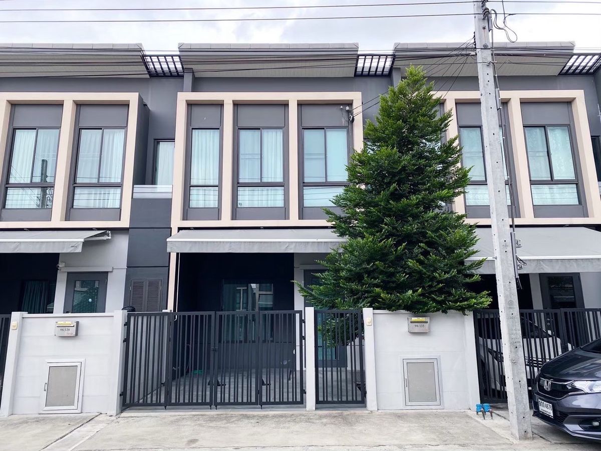 ขายทาวน์โฮมสมุทรปราการ สำโรง : ขายทาวน์เฮาส์ หมู่บ้านพลีโน่ สุขุมวิท-บางนา
ใกล้ห้างเมะกะบางนา