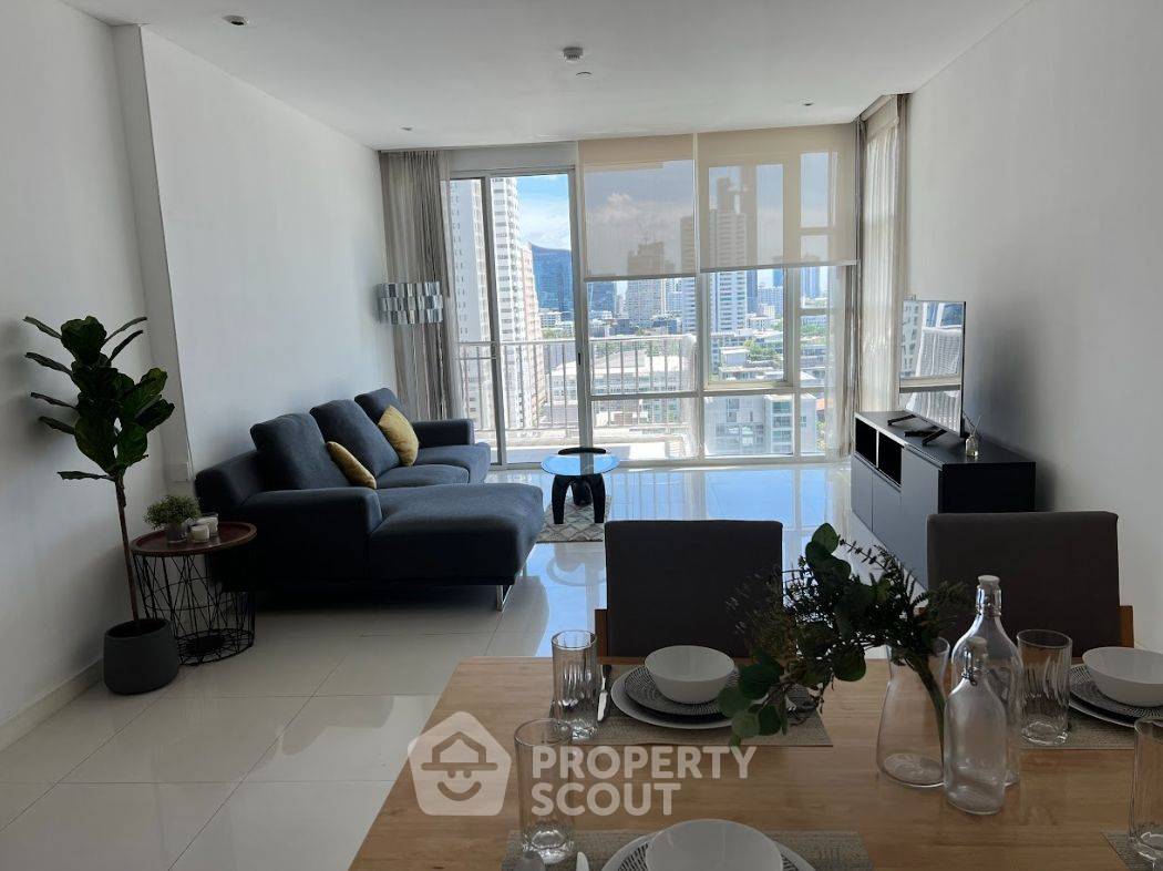 For SaleCondoSukhumvit, Asoke, Thonglor : 2-BR Condo at Fullerton Sukhumvit near BTS Ekkamai