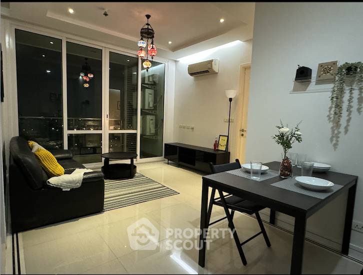 For RentCondoRama9, Petchburi, RCA : 2-BR Condo at T.c. Green Rama 9 near MRT Phra Ram 9