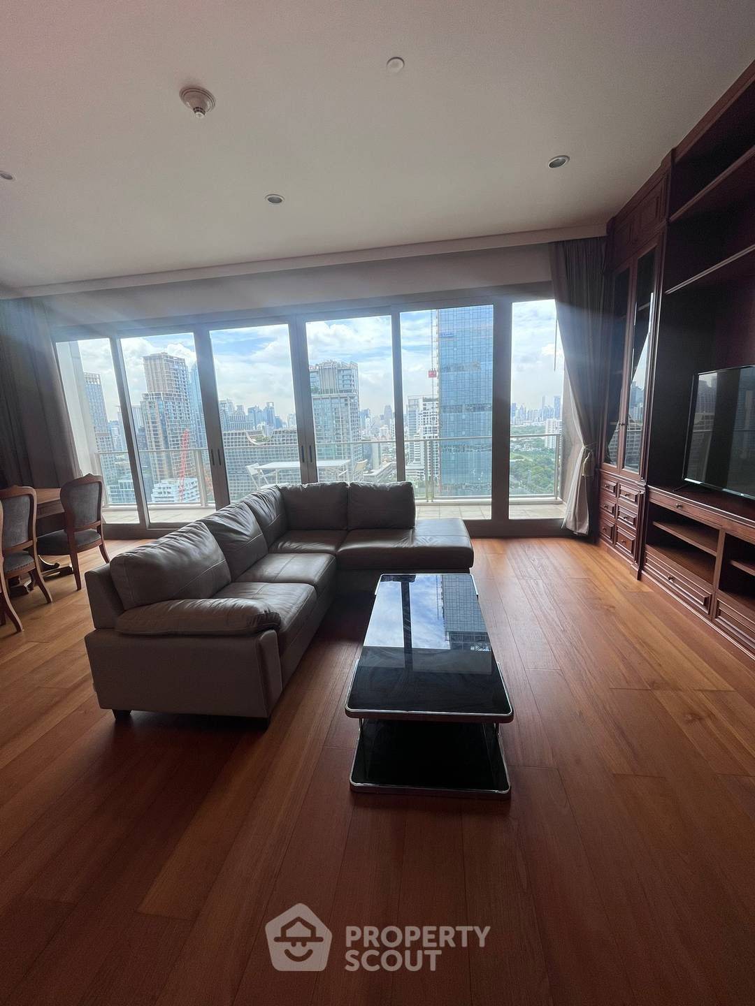For RentCondoWitthayu, Chidlom, Langsuan, Ploenchit : 3-BR Condo at 185 Rajadamri near BTS Ratchadamri