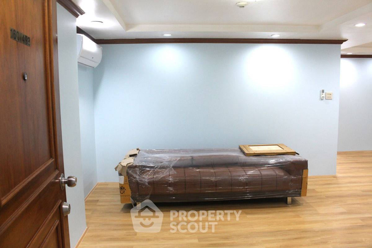For RentCondoSathorn, Narathiwat : 2-BR Condo at I.T.F. Silom Palace Condominium near BTS Chong Nonsi