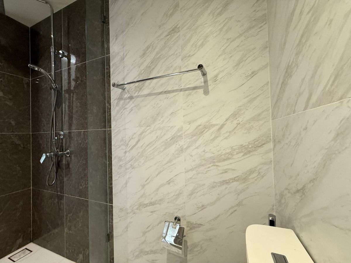 For RentCondoSukhumvit, Asoke, Thonglor : Fynn Asoke condo for rent. Completely decorated with BTS Asoke and MRT Sukhumvit !!