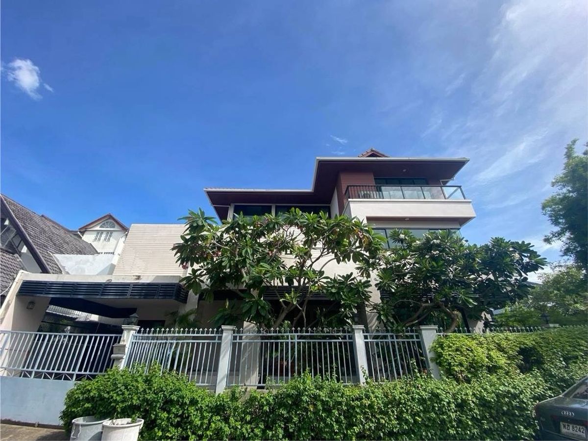ให้เช่าบ้านสุขุมวิท อโศก ทองหล่อ : house in Phrompong for rent 