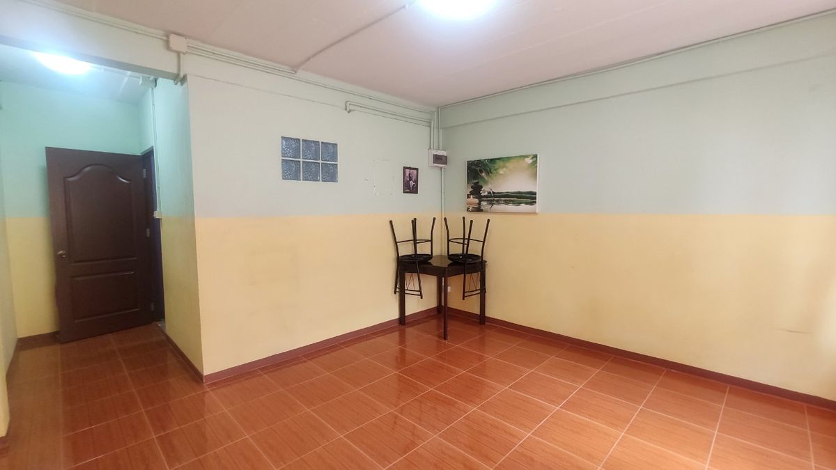 For RentShop HouseMin Buri, Romklao : Divided for rent, 1-2 floors, commercial buildings Next to Ramkhamhaeng Road Next to the Orange Line Nom Klao Station Near Triam Udom Suksa School, Size 20.3 square wah, 2 bedrooms, 2 bathrooms, Saphan Sung Subdistrict, Saphan Sung District, Bangkok