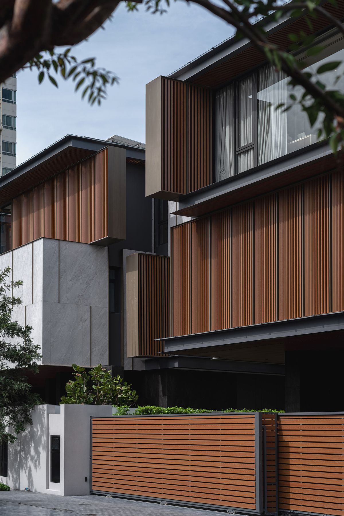 For SaleHouseBang Sue, Wong Sawang, Tao Pun : 3 -storey detached house for sale. Sonle Residences project (Sunle Residence), Ratchadaphisek, near MRT Wongsawang, only 900 meters, with a large private pool and a large Courtyard.