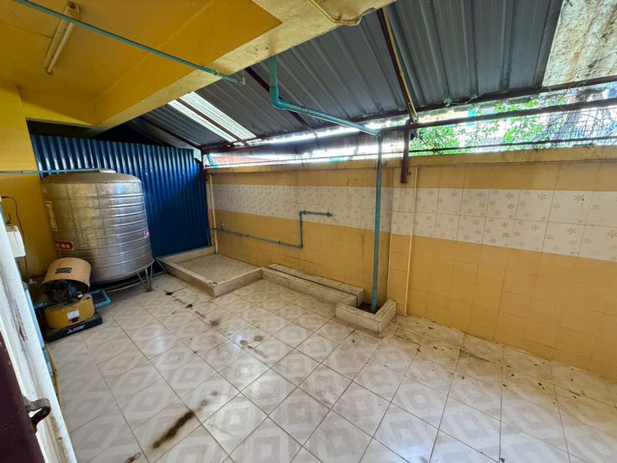 For SaleShop HouseUttaradit : 4 -storey commercial building for sale, 46.5 square wah deck, Borom Asin Road, Tha It Subdistrict, Mueang District, Uttaradit Province