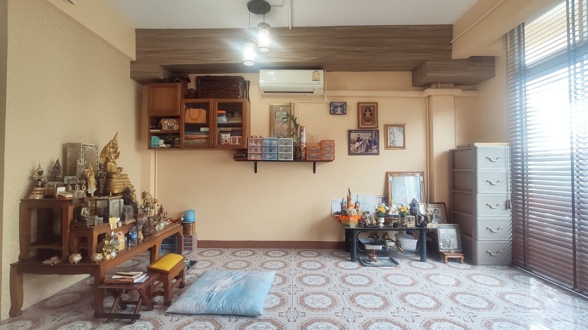 For RentShop HouseMin Buri, Romklao : Divided for rent, 1-2 floors, commercial buildings Next to Ramkhamhaeng Road Next to the Orange Line Nom Klao Station Near Triam Udom Suksa School, Size 20.3 square wah, 2 bedrooms, 2 bathrooms, Saphan Sung Subdistrict, Saphan Sung District, Bangkok