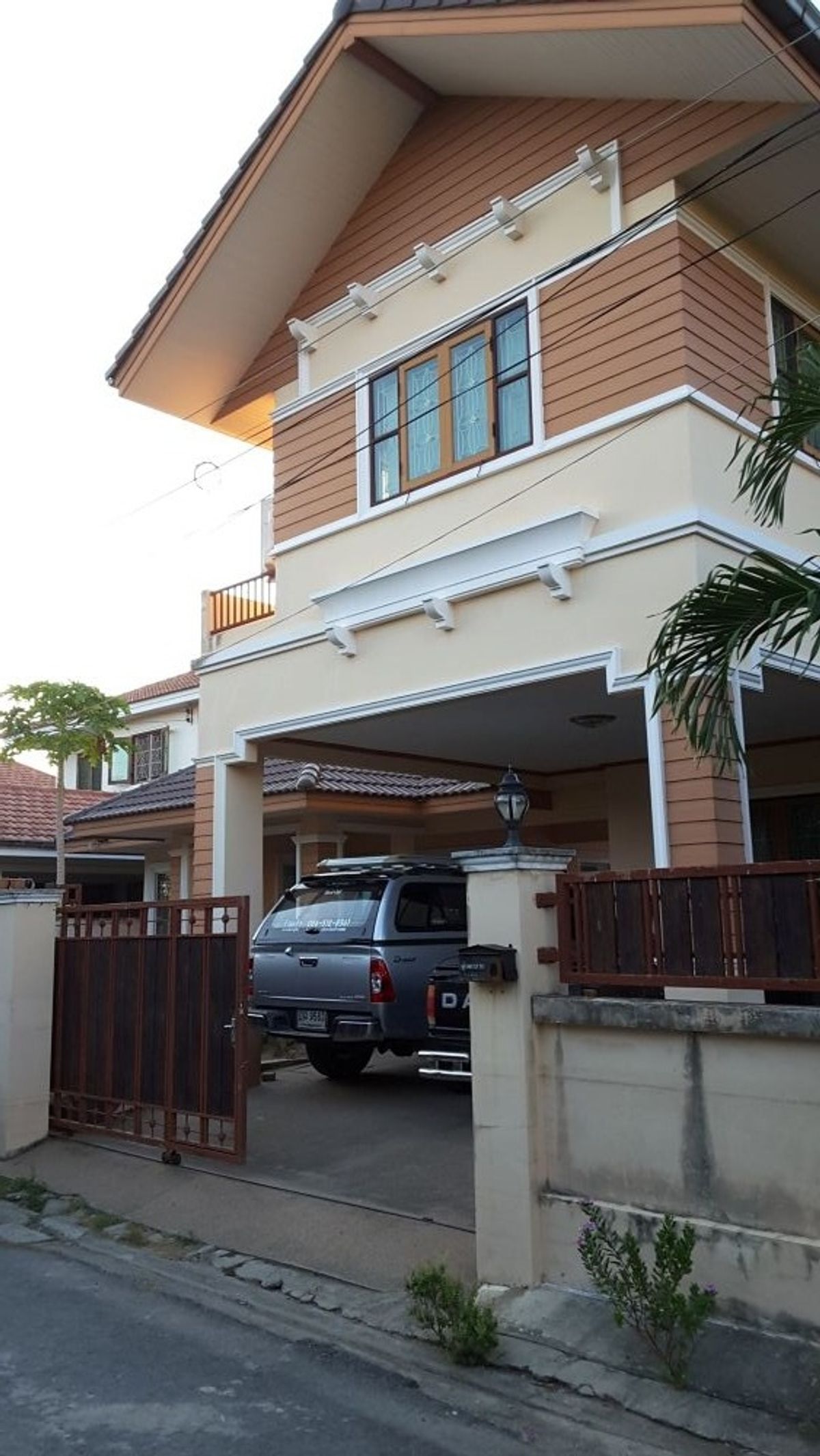 ให้เช่าบ้านนครปฐม : ให้เช่าบ้านเดี่ยว 2 หลังติดกัน หมู่บ้านสหพร ศาลายา ขนาด 1 งาน 5 ตร.ว. ติดกับมหาวิทยาลัยมหิดล ใกล้สถานีรถไฟศาลายา
