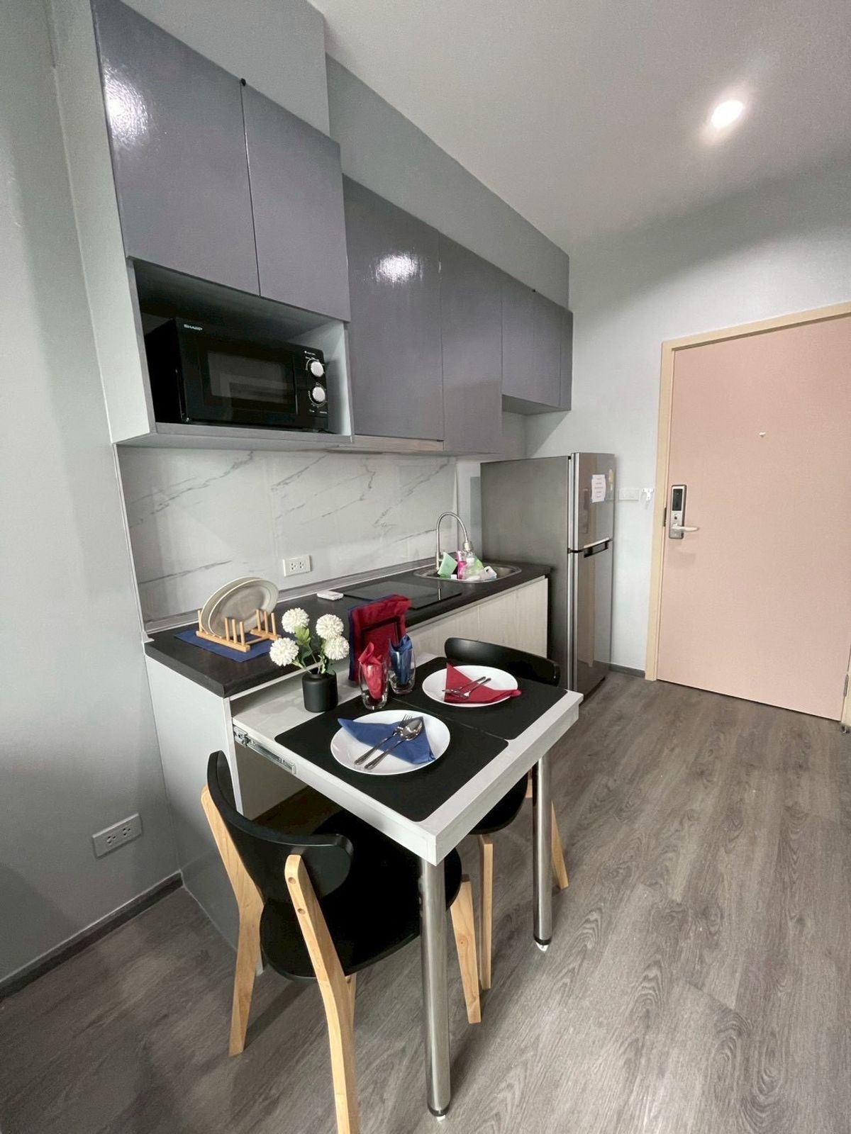 For RentCondoPattanakan, Srinakarin : ✨✨ 𝗥𝗶𝗰𝗵 𝗣𝗮𝗿𝗸 @ 𝗧𝗿𝗶𝗽𝗽𝗹𝗲 ✨ ✨✨ For rent !! The condo is complete with 🚉 next to BTS Hua Mak 0 meters‼ ️ 💥 Convenient transportation, 3 electric train lines 💥