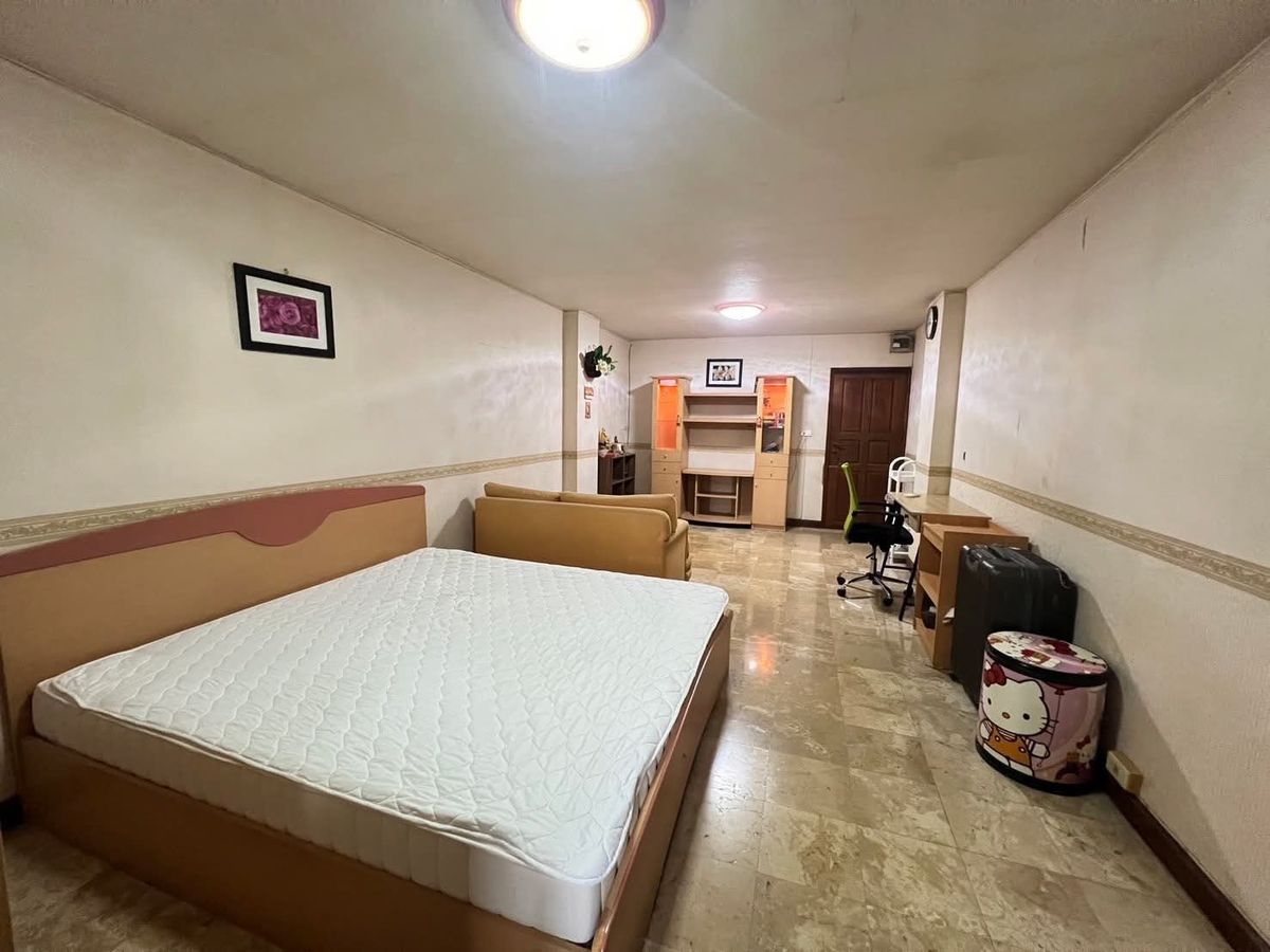 For SaleCondoRatchadapisek, Huaikwang, Suttisan : The condo is very large. The Ratchada zone can raise animals. Ready