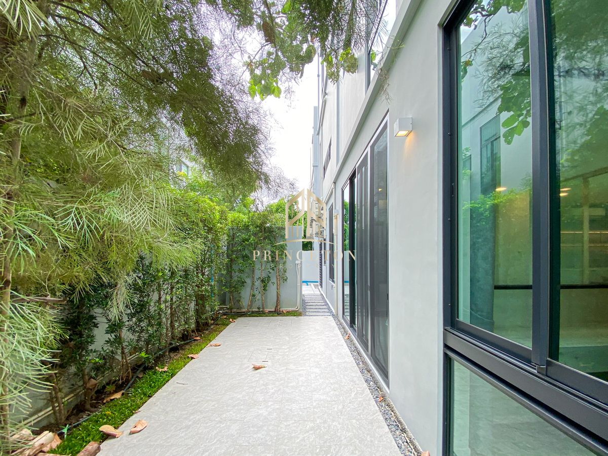 HousePattanakan, Srinakarin : Luxury Home for Sale or Rent at VIVE Krungthep Kreetha Comes with a Private Swimming Pool 📞092-4252445